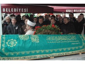 Türkiye’nin İlk Kadın Söz Yazarı Fikret Şeneş Toprağa Verildi