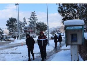 Yenice’de Kar Yağışı Hayatı Olumsuz Etkiliyor