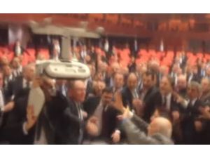 Meclis’teki Kavga Kamerada