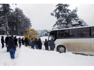 Cenazeye Giderken Yolda Mahsur Kaldılar