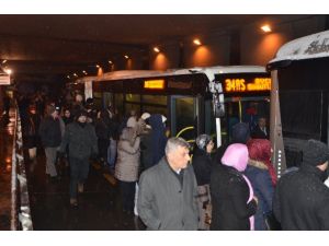 İstanbul’da Metrobüs Yoğunluğu