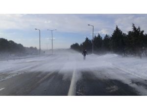 Silivri’de Buzlanan Yollar Sürücülere Zor Anlar Yaşattı