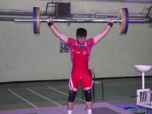 Depremzede Halterciden Büyük Başarı
