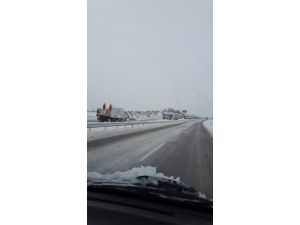 Kar Bursa’da Yolları Kapadı