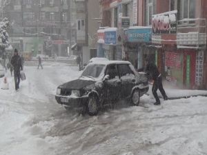 Bursa’da Kar Hayatı Felç Etti