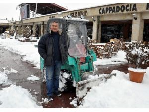 (Özel Haber) İş Adamından Karla Mücadele Çalışmasına İlginç Destek