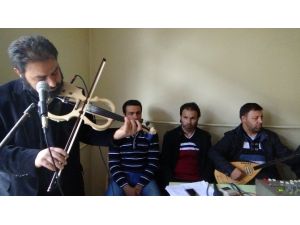 Roman Vatandaşlar İlahi Söylüyorlar