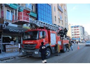 İtfaiyenin Buz Kırma Timi Görev Başında