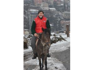 (Özel Haber) Çalıştığı İş Yerine Atı Rüzgarla Geldi