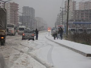 Mersin Kent Merkezine Yağan Kar Şaşkına Çevirdi