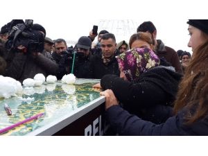 Gazeteci Nuh Köklü Kartoplarıyla Uğurlandı