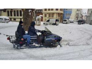 Şehir Merkezinde Kar Motoruyla Safari