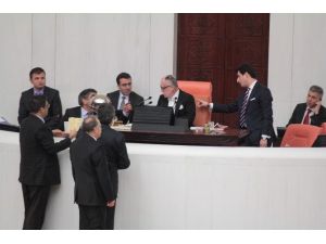 Genel Kurulda Katip Üye Tartışması