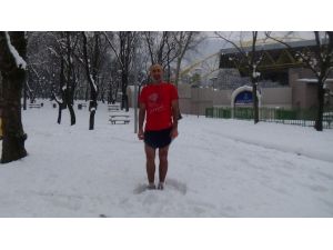 Şampiyon Atlet Kara Meydan Okuyor