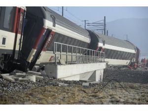 Yolcu Trenleri Çarpıştı