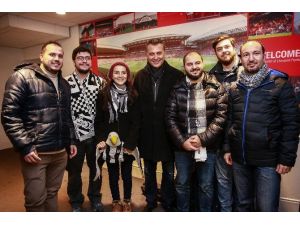 Vodafone Karakartal’lılar Lıverpool’da Takımına Destek Oldu