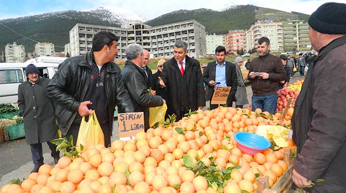 Fehmi Kiraz Pazarcı Esnafı ile Kucaklaştı