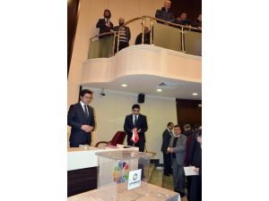 Kocasinan Belediye Başkanlığı Seçiminde Korkuluk Camı Parçalandı
