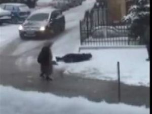 Buz Tutan Kaldırımlar Vatandaşlara Zor Anlar Yaşattı