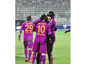 Aslan Galibiyete Pençe Attı