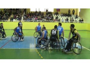 Engelli Basketçilerden Özgecan’a Anlamlı Destek