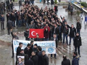 Bursa’da Ülkücü Gençler Yağmur Altında Fırat İçin Yürüdü