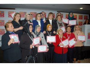 ‘Kadın İçin Teknoloji’ Projesini Tamamlayan Kadınlar Sertifikalarını Aldı