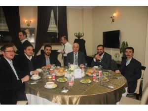 Eski İş Başkanı Kurtulmuş’tan Ak Gençlere Teşekkür Yemeği