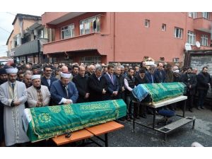 Otobüs Kazasında Hayatını Kaybeden İki Kadın Son Yolculuğuna Uğurlandı