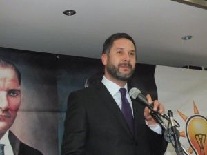 Milletvekili Adaylığını Şiir Okuyarak Açıkladı