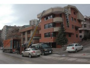 Demokratik Gelişim Partisi’nde Eşya Gerginliği