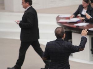 Genel Kurul’da Bermuda Şeytan Üçgeni Gerilimi