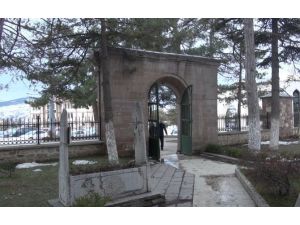 Süleyman Şah’ın Mezarı Oğlunun Yanına Yakışır
