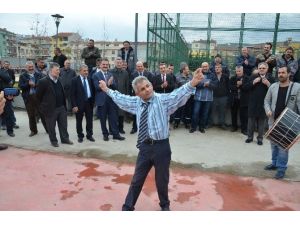 Toplu Sözleşmeye Davullu Zurnalı Kutlama