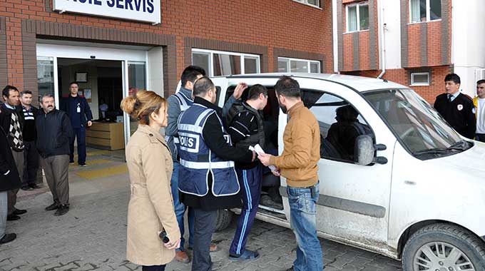 TECAVÜZ EDEMEYİNCE BOĞAZINI BIÇAKLA KESİP ÖLDÜRMÜŞ