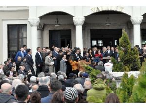Merkeze Çekilen Bolu Valisi Gözyaşlarıyla Uğurlandı