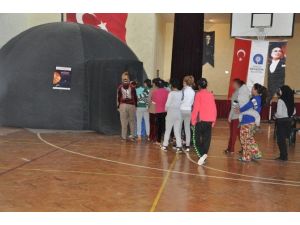 Cezaevinde Uzayın Derinliklerine Yolculuk