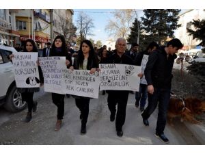 Yenişehir’deki Hayvan Katliamına Pankartlı Protesto