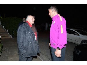 Yarsuvat, Futbolcularla Yemekte Buluştu