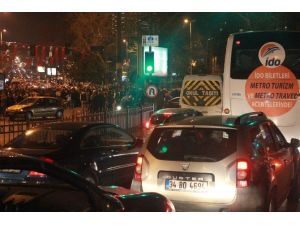 Kutlamalar Nedeniyle Beşiktaş’ta Trafik Kilitlendi