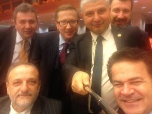 Selfie Çubuğu Meclise Girdi
