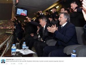 Abdullah Gül’den Galibiyet Pozu