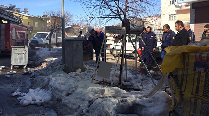 GÖKSUN’DA TRAFO PATLAMASI KORKUTTU