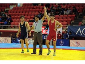 Büyük Erkekler Serbest Güreş Türkiye Şampiyonası Başladı