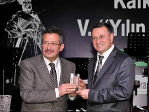 Poyraz, Yılın Başkanı Ödülünü Verdi