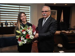 100. Yıl İçin 100 Metreye Dalacak