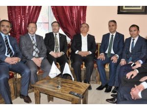 Milli Savunma Bakanı Yılmaz, İşçilerin Sorunlarını Dinledi