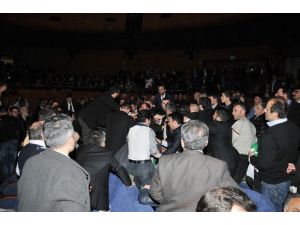 Ahmedinejad’ın Konuşması Sırasında Salonda Arbede: 7 Gözaltı