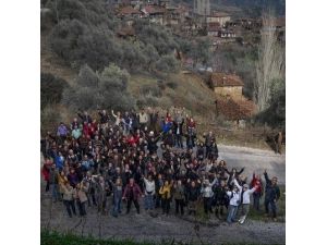 (Özel Haber) 10 Kişinin Yaşadığı Hayalet Köy Kaderine Terk Edildi