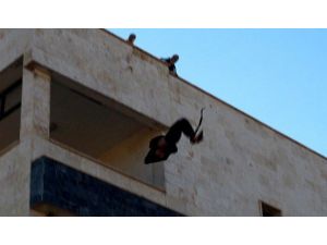 Işid, Bir Eşcinseli Daha Yüksek Binadan Atarak Öldürdü